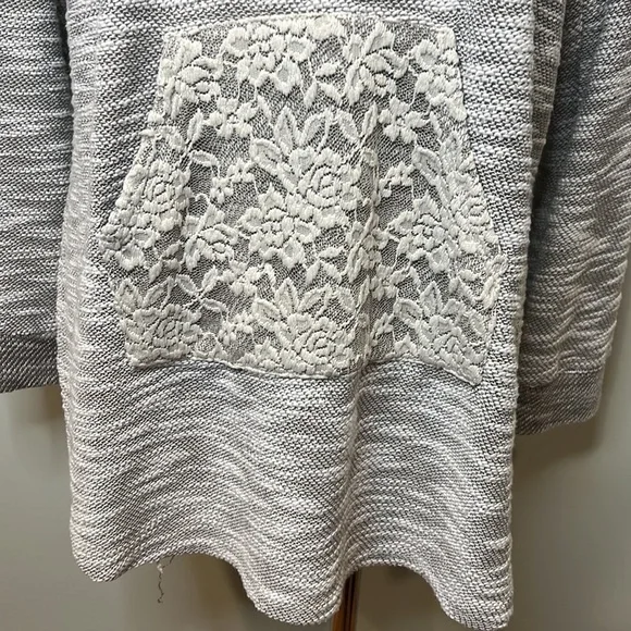 Women’s Gray & Lace Long Sweatshirt - Picture 2 of 12